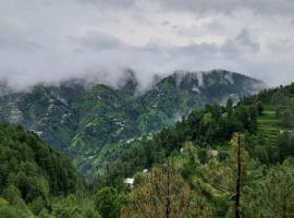 HK Heights - Sunset Valley Retreat, ξενοδοχείο σε Nathia Gali
