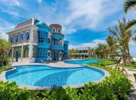 Liséa Wonderland Resort Deluxe Bedrooms by Private Beach