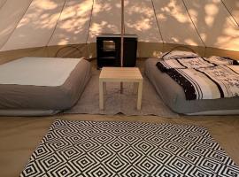 Glamping Stodoła Tent, hotel v destinaci Ściegny