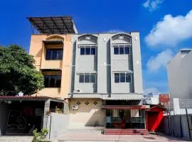 OYO 94652 Waringin Residence