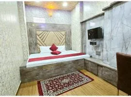 VNS - HOTEL PREMIUM KASHIKA GUEST HOUSE - Best Hospitality & Comfortable Room In Varanasi - Full Air Conditioning Rooms - Free Wi-Fi & - BEST GUEST HOUSE IN VARANASI