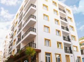 Carpe Diem Apartments-Hotel, hotel em Shëngjin