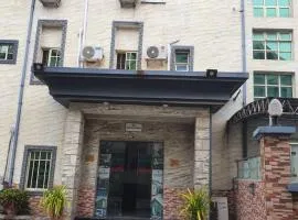 Valley Point Hotel and Suites