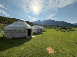 Ak-Tash Yurt Camp، فندق في Chong-Kyzylsu
