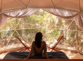Ku kuk Glamping, hotel v destinaci Chemuyil