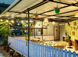 The Gulmohar Inn Six Mile Guwahati Assam, hotel em Guwahati