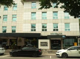 Hotel Tabor, ξενοδοχείο σε Sežana