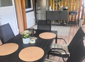 Tiny House am See - Camp Velenje, hotel in Velenje