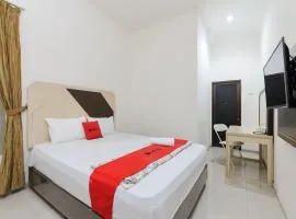 RedDoorz at Jatiwaringin near Exit Toll Pondok Gede
