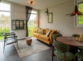 Luxury holiday home surrounded by water & forest, Hotel in Sint Nicolaasga