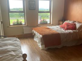 Homestay Large Ensuite Room, hotel in Balnacart