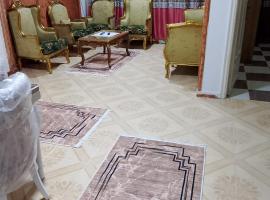 استمتع بالهواء البحري والمناظر الطبيعية Spacious Green View Apartm, hotel in Alexandria