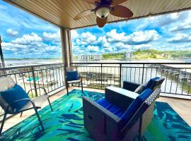 Lakefront Luxury 2bd2ba Condo At The Falls-7pp, ξενοδοχείο σε Lake Ozark