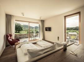 A picture of the hotel: MALAT Weingut und Hotel