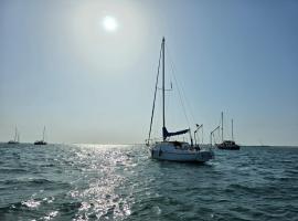 Casa barco liberdade, hotel in Faro