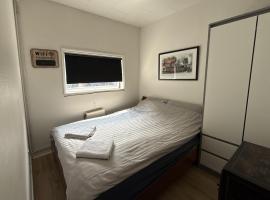 Cozy Room in the heart of Rødby! 5km from Femern & Puttgarden!, hotel in Rødby