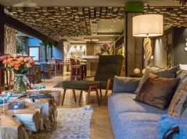 Wood Hotel