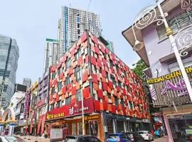 Capital O 90574 Hotel Glo