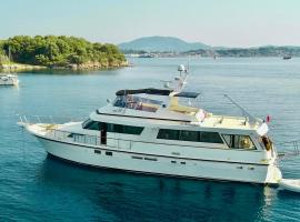 Stunning Motor Yacht in Corfu, khách sạn ở Gouvia