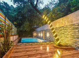 Diamond villa - The Dream Stays ll Big Pvt Pool ll 2Ac Rooms, ξενοδοχείο σε Lonavala