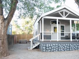 Mill Creek Falls Cabin #02, hotel en Moab