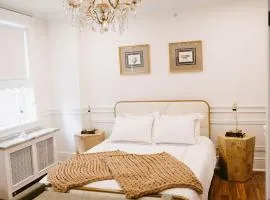 Chateau Connellsville Eclectic Homage Suite