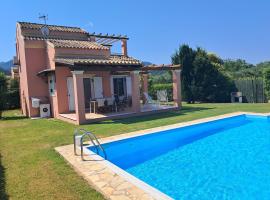 Villa Filia, hotel in Almiros Beach