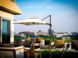 The Purple Horse Hotel 北京紫龙花园酒店 - Beijing Sky Garden Boutique Hotel & Rooftop Infinity Mini Pool - Near Forbidden City, Wangfujing, Tiananmen, Lama Temple - Personalised Tours