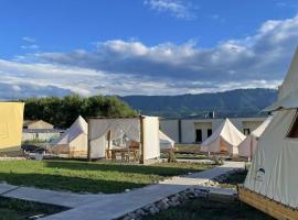 Nalati Jianxian B&B, hotel a Narat