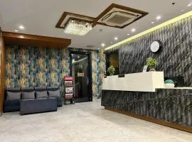 Trimrooms Triumph Banaras Railway Station