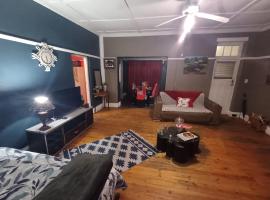 Karoo Refresh Cheerful 2 Bedroom House, hotel en Oudtshoorn