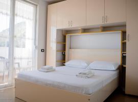 Liora Seaview Apartments, hotel in Shëngjin
