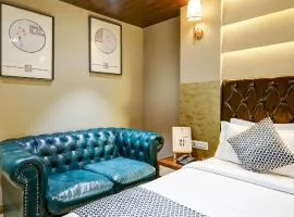 HOTEL OAK PLAZA - In-House Restaurant and Parking Near Connaught Place