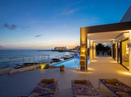 Villa 4 bedrooms direct beach access, stunning sea view，位于辛普森湾的酒店