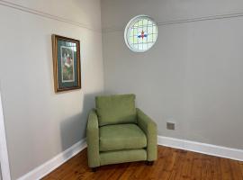 204 Mazisi Kunene House 2, Hotel in Durban