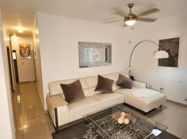 Luxury apartment in Santo Domingo Este, ξενοδοχείο σε Juan López