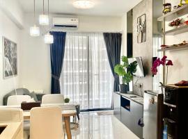 Apartment Sky House BSD - Family 2 BR Near Aeon Mall ICE BSD, хотел в Samporo