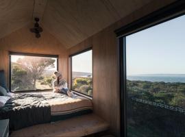 Beach Front Off-Grid Cabin on Kangaroo Island - Xanthe, hotel in Antechamber Bay