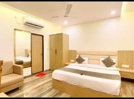 HOTEL P R ! Ujjain, Near Shri Mahakaleshwar Jyotirlinga Temple - Lift & Parking Facilities - Fully Air Conditioned And Spacious Room - Best Hotel In Ujjain