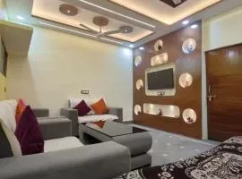 Parvati Hotel and Stay