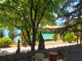 Camp in Ohrid Gradishte Campsite overlooking the Bay of Bones museum, ξενοδοχείο στην Οχρίδα