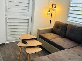 Tropikana 2-Bedroom Comfort House, hotel v destinaci Rémire-Camp