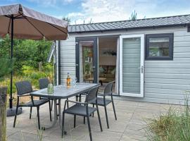 Cozy Stacaravan In Biddinghuizen, Hotel in Biddinghuizen