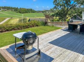 Awesome Home In Svineviken, hotel v destinaci Svineviken