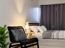 Condo Popular T4 Impact Muangthong by Tide, hotel in Pak Kret