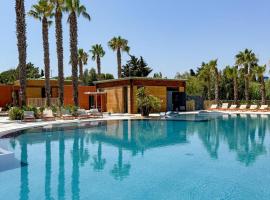 Camping du Pas Del Fang، فندق في سانت ماري لا مير