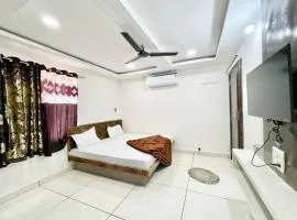 Hotel S H A L I M A R ! UJJAIN, Near Mahakal Temple & Railway station,Fully Air conditioned Rooms with Wifi And Parking, , BEST HOTEL IN UJJAIN