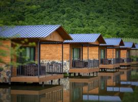 Moretoni Lake Resort, Hotel in Napareuli