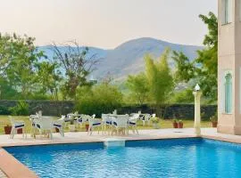 Aravali Hills Resorts near Rayta Hills