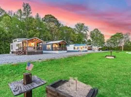 6 A Little Wanderlust Lux Tiny House, Firepit, Boat Parking, 5 Mins to Lake, Downtown
